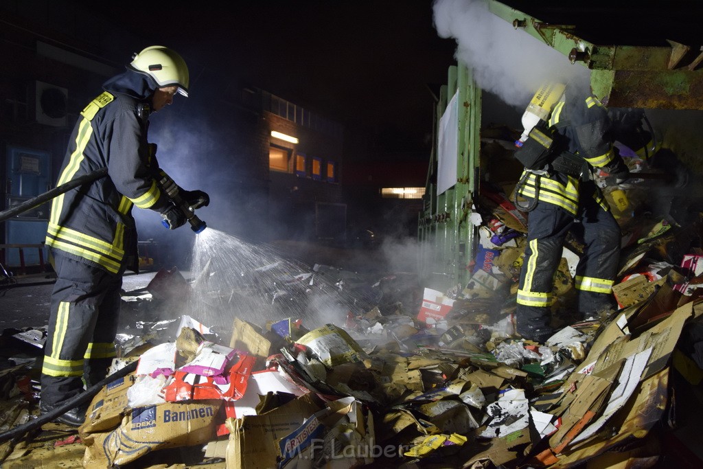 Feuer Papp Presscontainer Koeln Hoehenberg Bochumerstr P352.JPG - Miklos Laubert